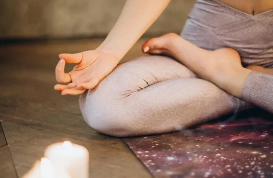 méditation bougie Posture de méditation par Studio Maïtri