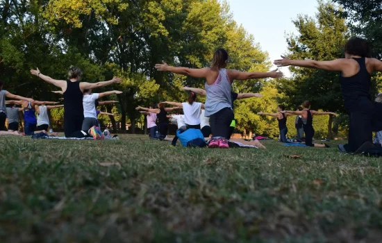 yoga extérieur collectif