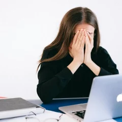 pexels-shvetsa-4226221 souffrance et stress